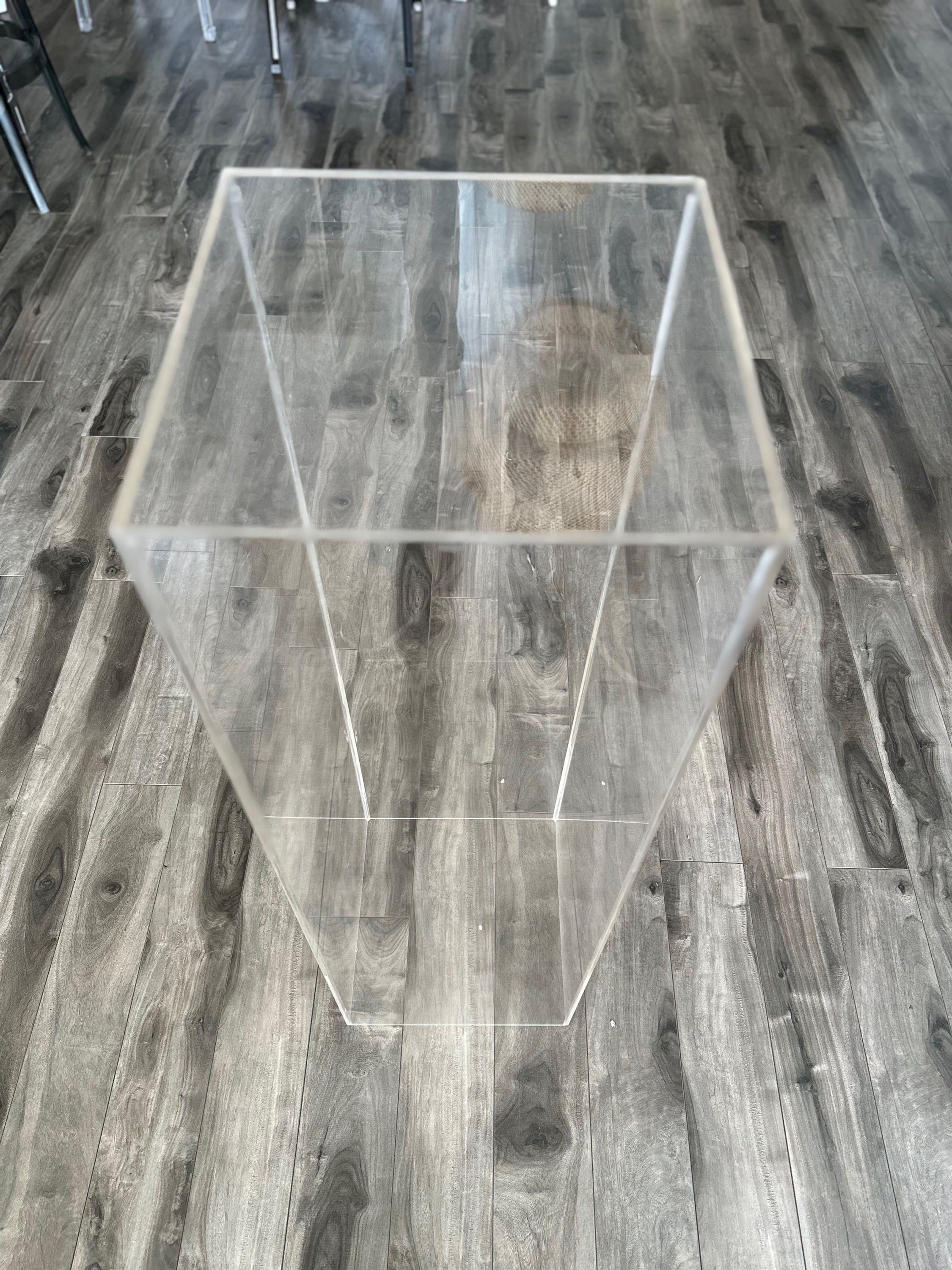 Tall Plexi Pedestal 40”  (rental)