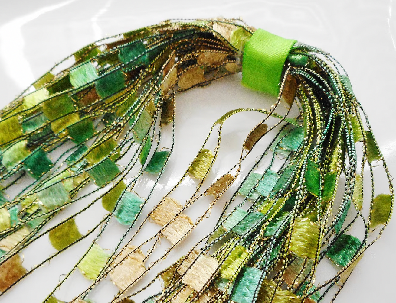 Necklace Ribbon Green and Gold
