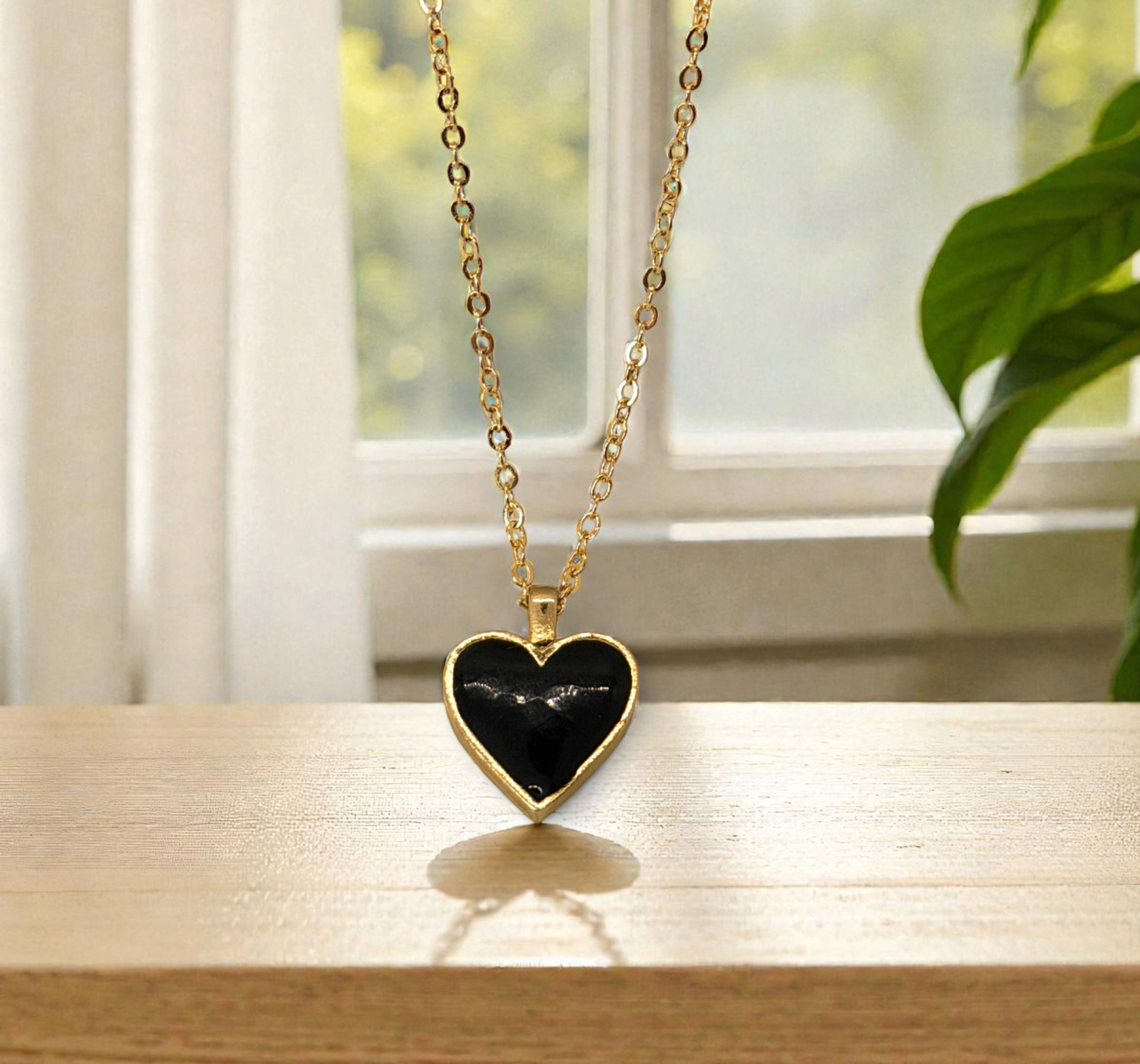 Necklace Black Heart Enamel Gold Chain