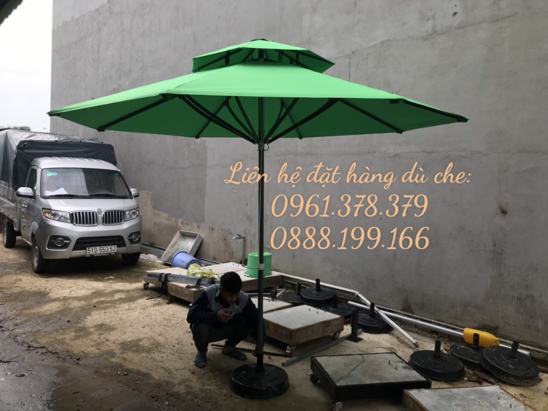 Dù che nắng ngoài trời