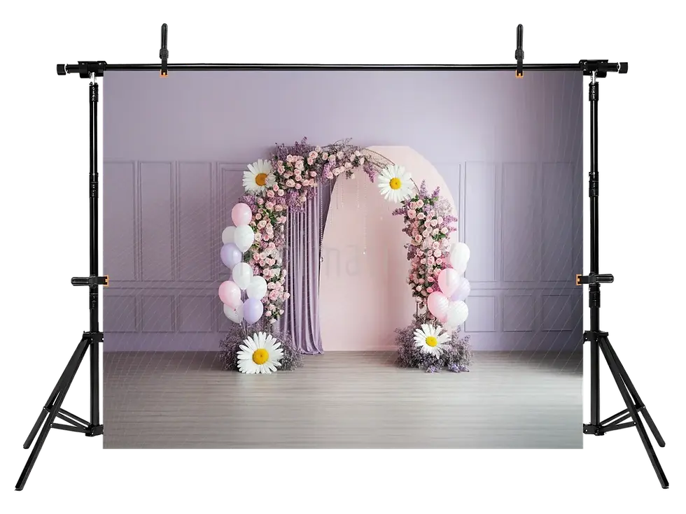 Miniatiūra: Rožinis fonas su romantiškomis gėlių ir balionų detalėmis – studijos fonas