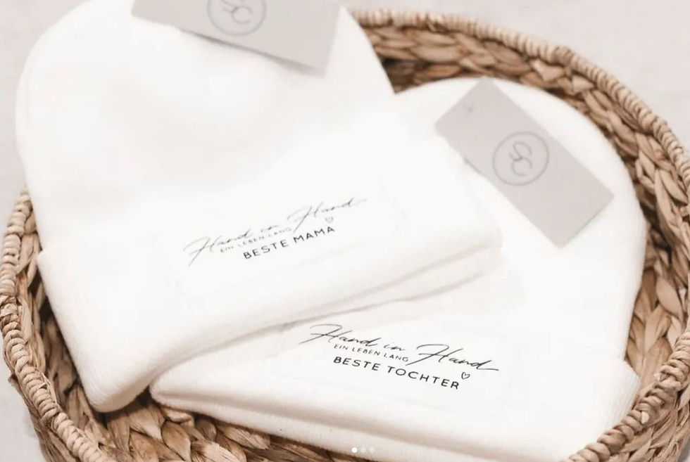 Miniaturbild: Hundezubehör Wien Hundeladen ShivaChihuahua Mützen Hauben personalisiert wunschdesign Geschenkartikel Verschenken