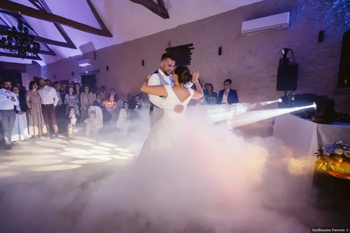 Ouverture de bal dans les nuages sous les projecteurs by DJ ARROW