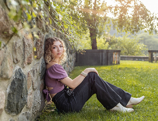 senior-girl-cranbrook-gardens-wall-session.jpg