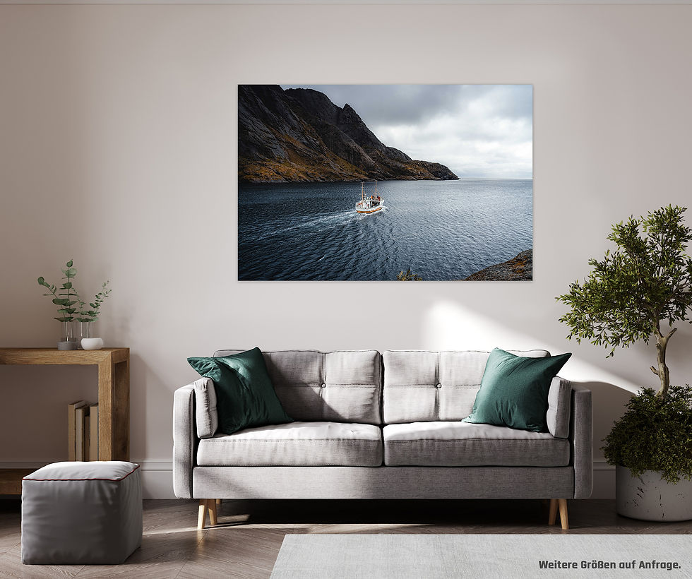 Miniaturbild: Alu-Dibond quer | Auslaufendes Fischerboot - Nusfjord, Lofoten, Norwegen