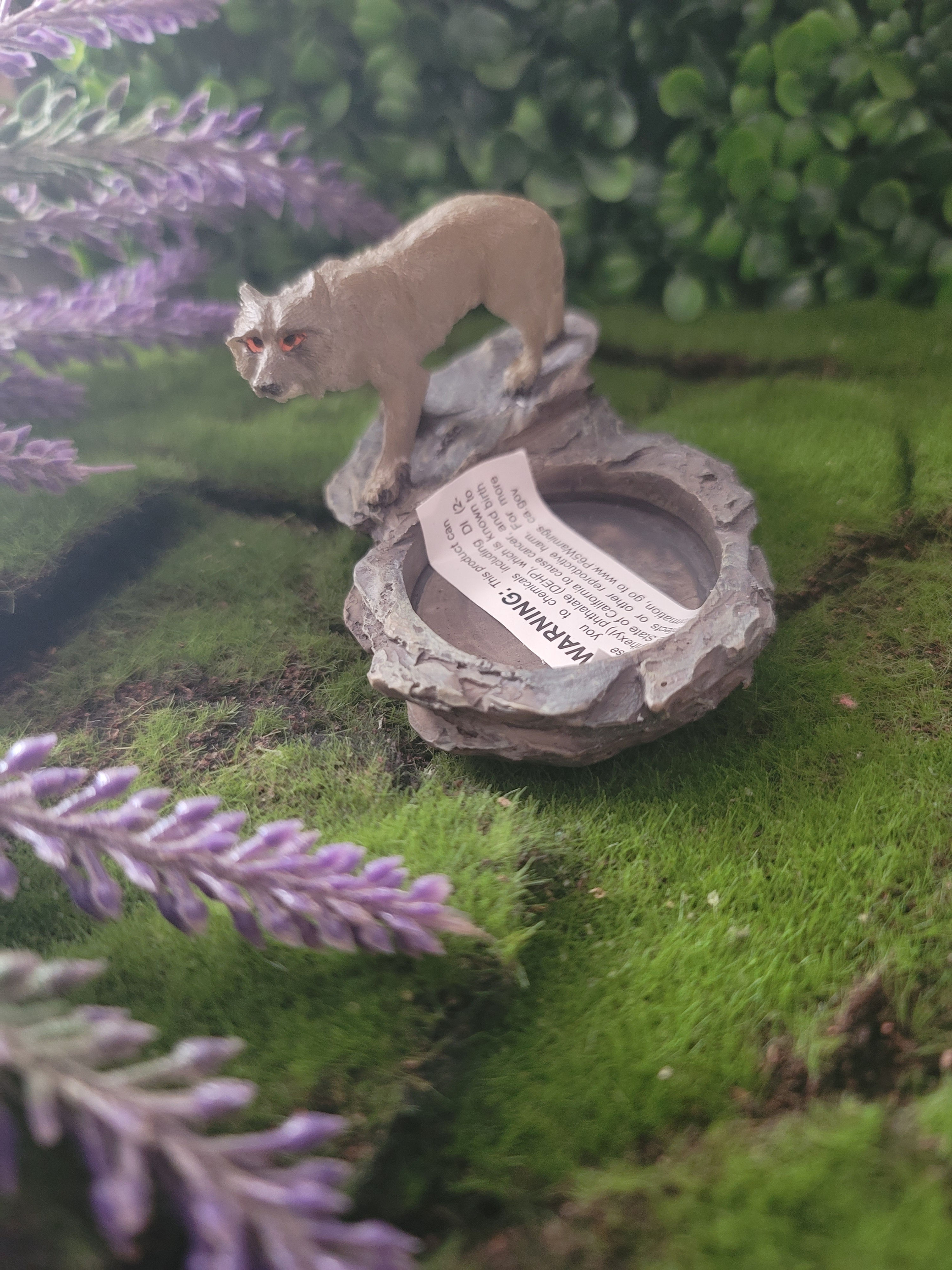 Wolf tea light holder