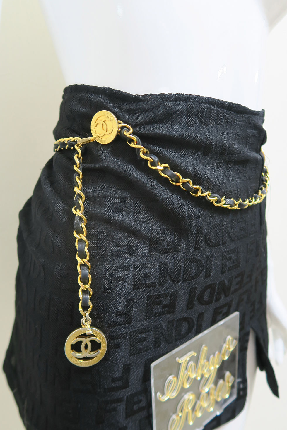 Thumbnail: Chanel CC Logo Gold Chain Belt Black Leather 1984 Vintage