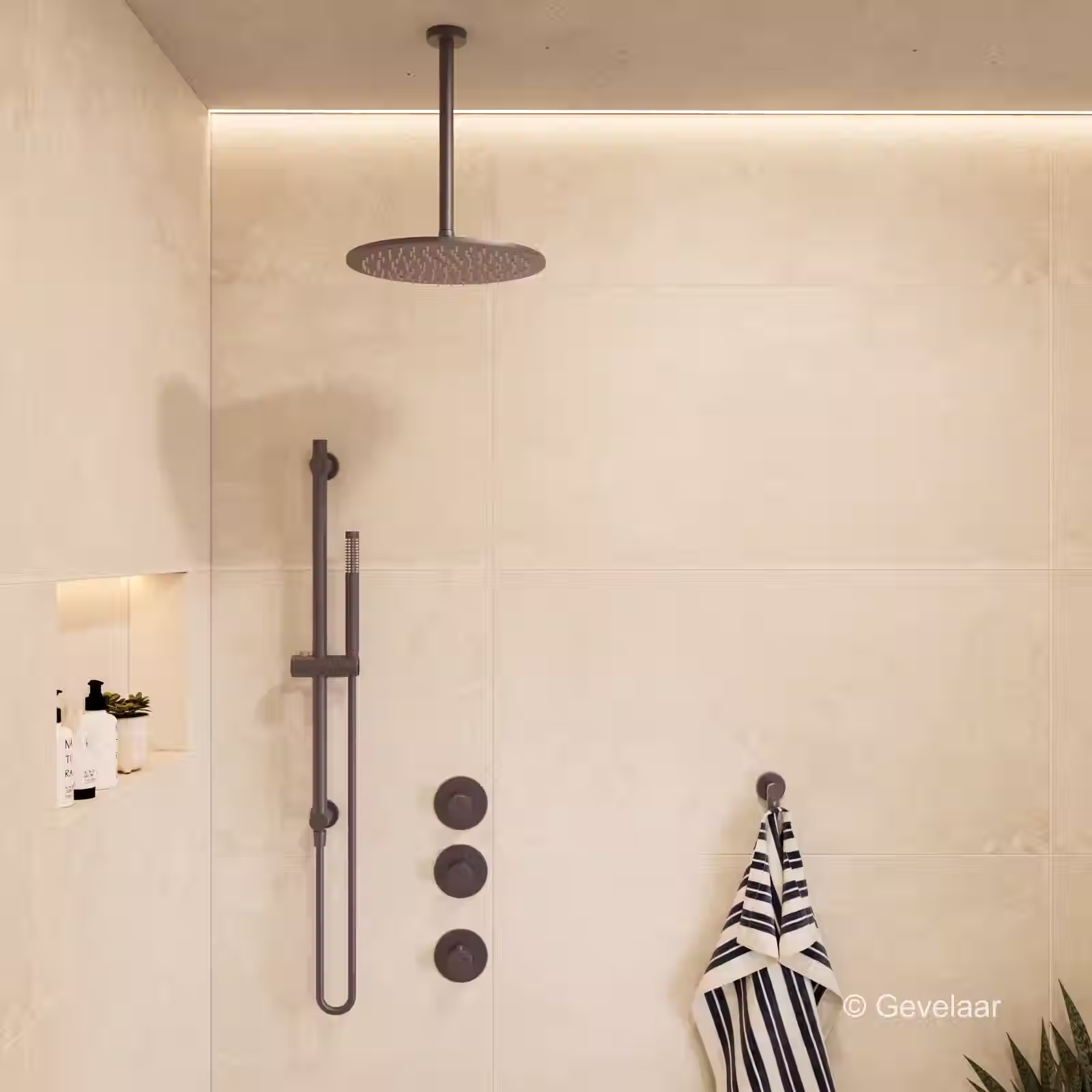 Inbouw regendoucheset met ronde plafonddouchekop in minimalistische douche