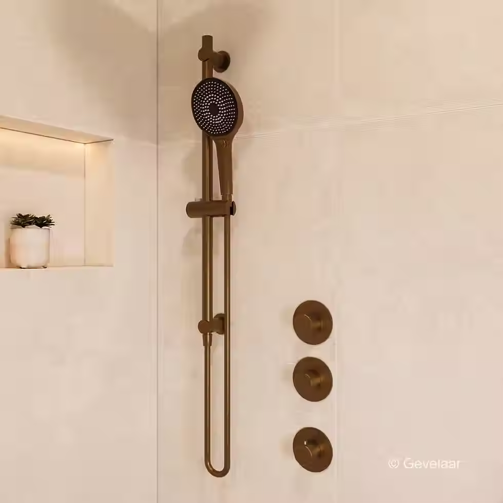 Inbouw regendoucheset met ronde plafonddouchekop in minimalistische douche
