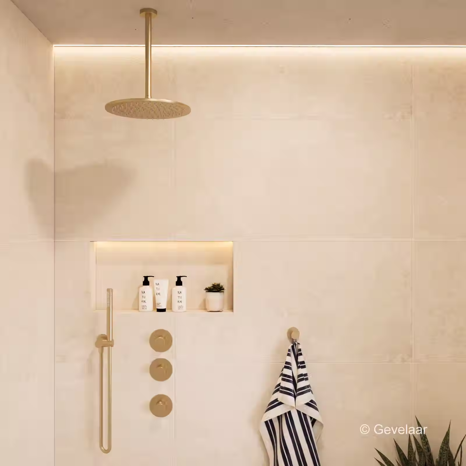 Inbouw regendoucheset met ronde plafonddouchekop in minimalistische douche