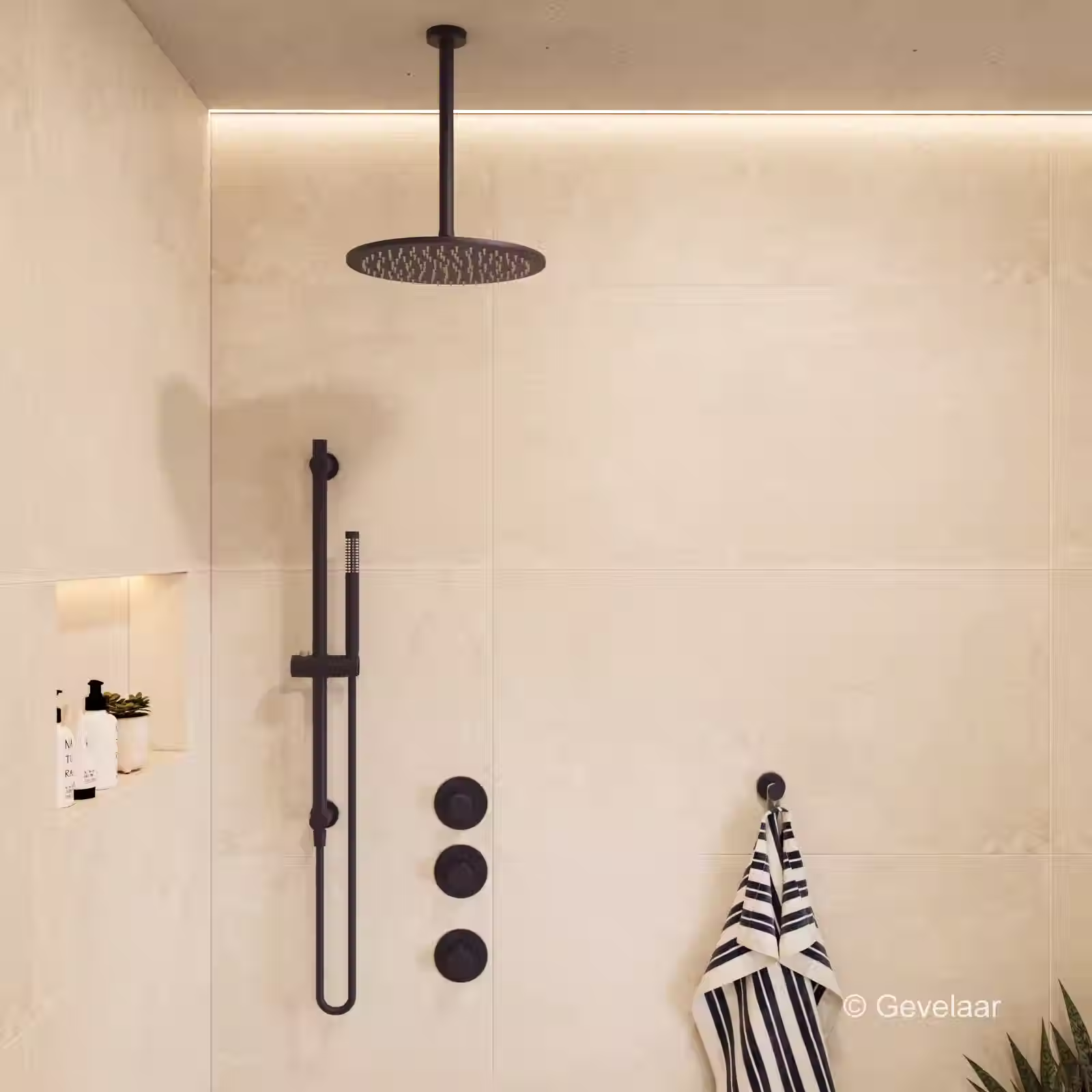 Inbouw regendoucheset met ronde plafonddouchekop in minimalistische douche