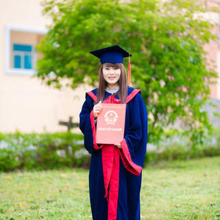 Dieu, Bachelor in Business Economics.