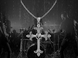 Colgante cruz Don’t Fear the Reaper VERGEZ™ — cruz de oro o plata con cráneo facetado, inspirada en la conexión poética entre Blue Öyster Cult y Patti Smith.