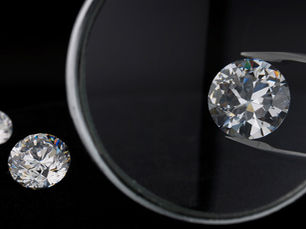 PERSONALIZED ENGAGEMENT RING - Bespoke Designs That Reflect True Love