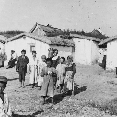 Između dva svijeta. 'Slike u dimu' Menyhérta Lakatosa