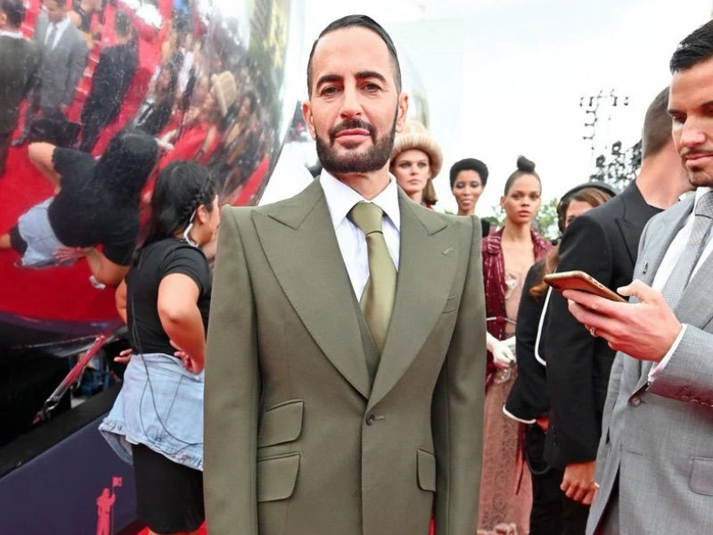 Marc Jacobs at a red carpet event showing his appearance before facelift surgery – celebrity facelift surgery experience