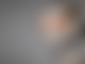 Kreatives Konzeptbild, das gealtertes versus verjüngtes Gesicht mit Abzieheffekt zeigt und die Facelift-Transformation illustriert – Facelift-Operationskosten in der Türkei Istanbul