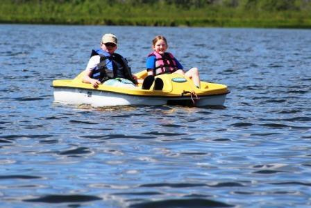 kidsonpedalboat