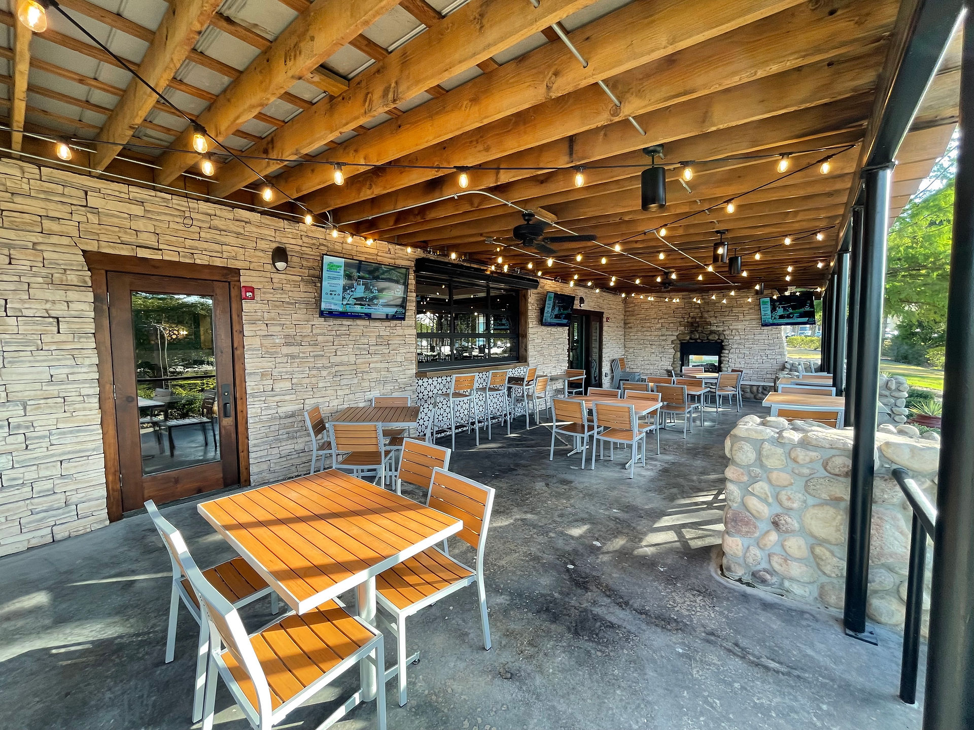 Outdoor TV installation for On The Border Resturant