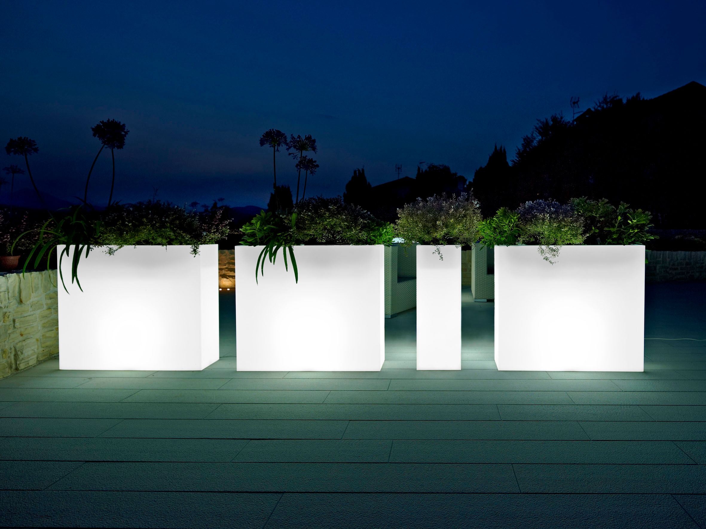 Kube High Slim Planter Light