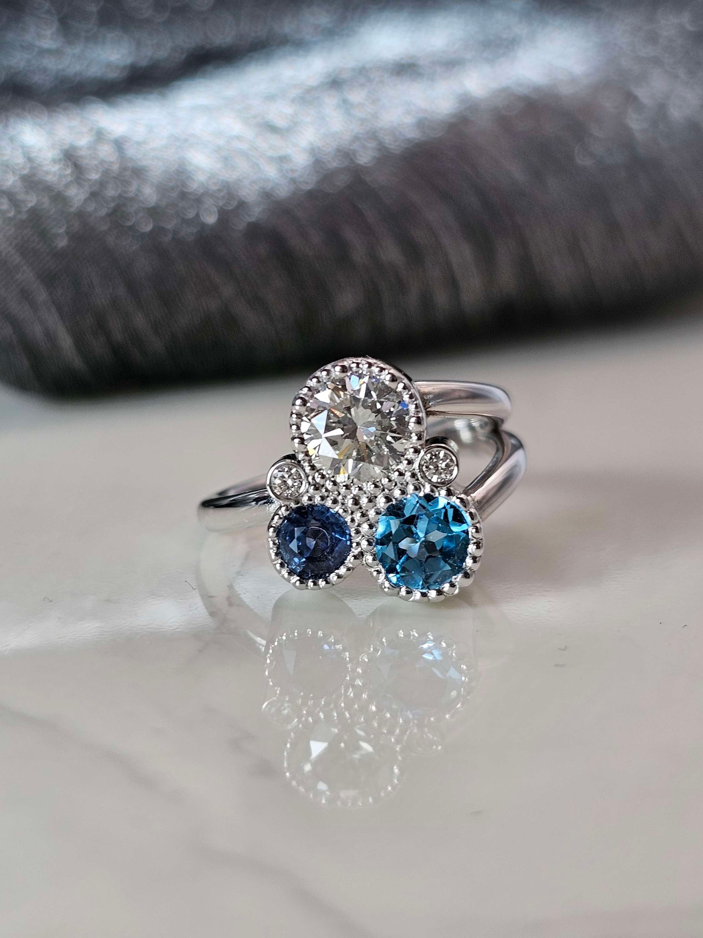 טבעת אהבה וחיבוק בזהב לבן קארט עם יהלומים - אינה היימן סטודיו לעיצוב תכשיטים