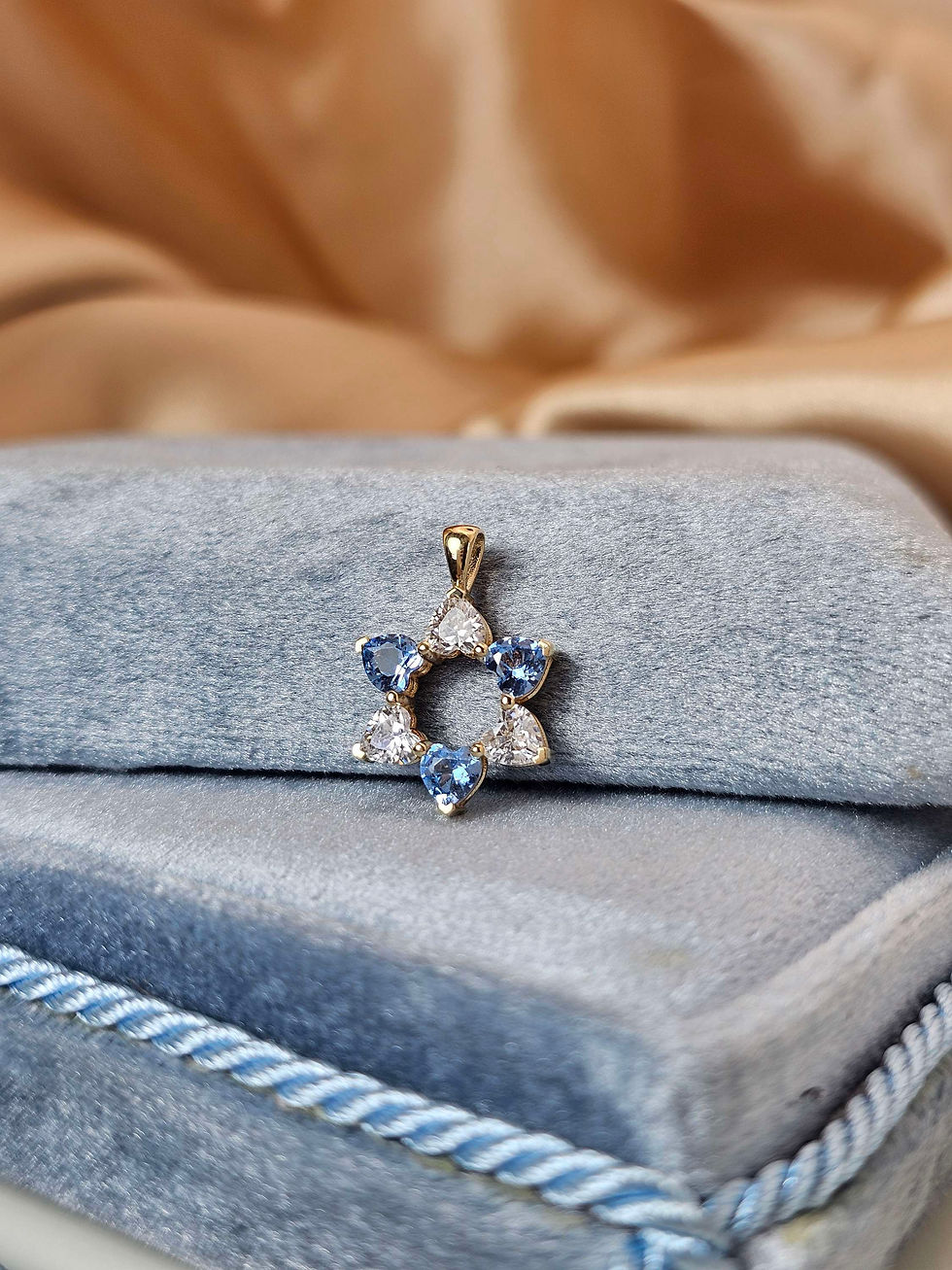 תמונה ממוזערת: "David in Love " 14k gold heart shaped cz just pendant without a necklace 