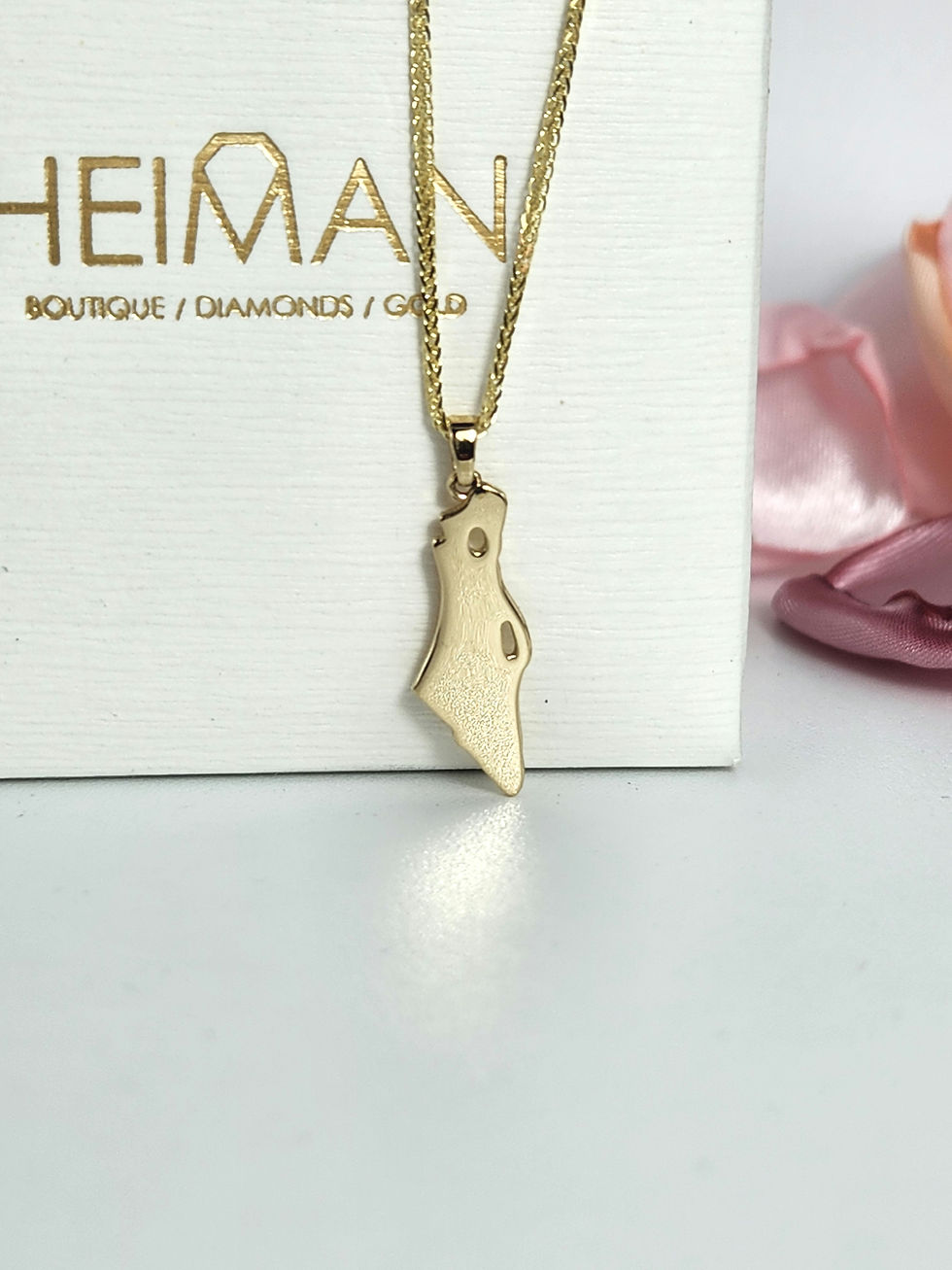 תמונה ממוזערת: Map of Israel 14k gold pendant comes on a 14k chain small size , unisex piece.