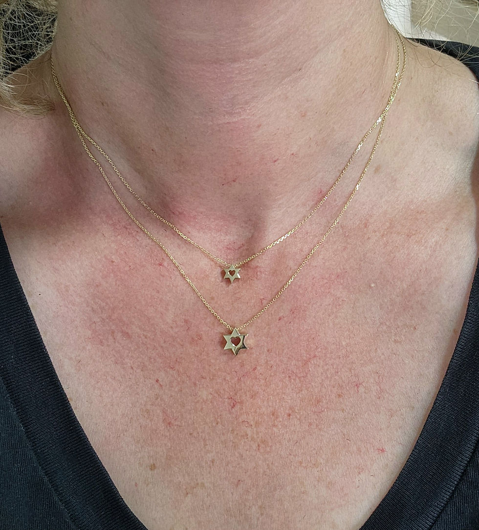 Thumbnail: תליון מגן דוד קטן משובץ יהלומים זהב 14k מגיע על שרשרת.