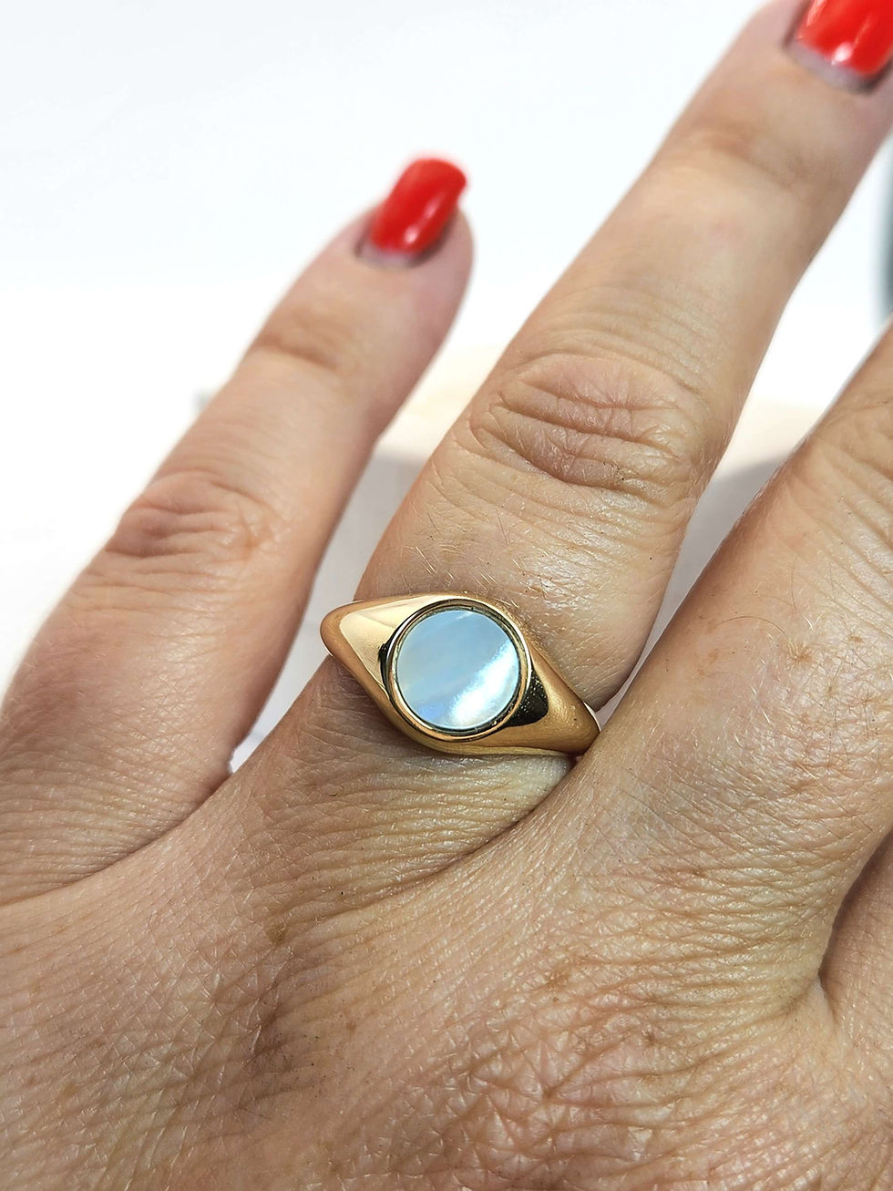 Signet Ring Inlaid With Natural Nacre