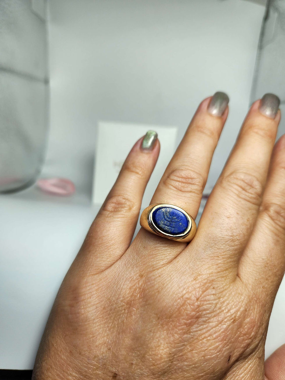 Thumbnail: Zack ring 14k gold solid ancient look, set with natural Lapis lazuly engraved