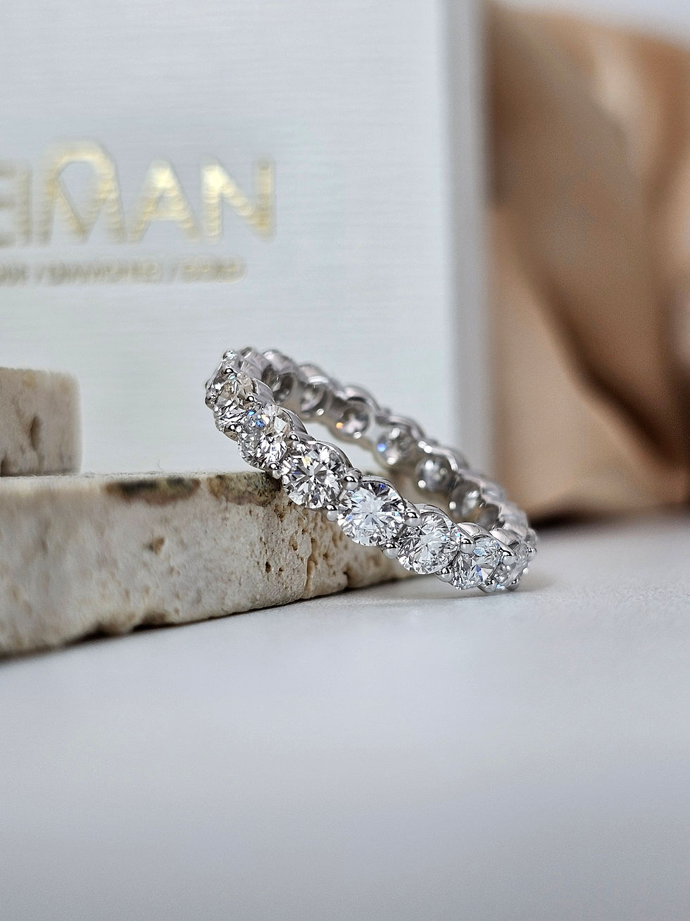 טבעת אינטרנטי משובצת יהלומים - אינה היימן תכשיטי יוקרה