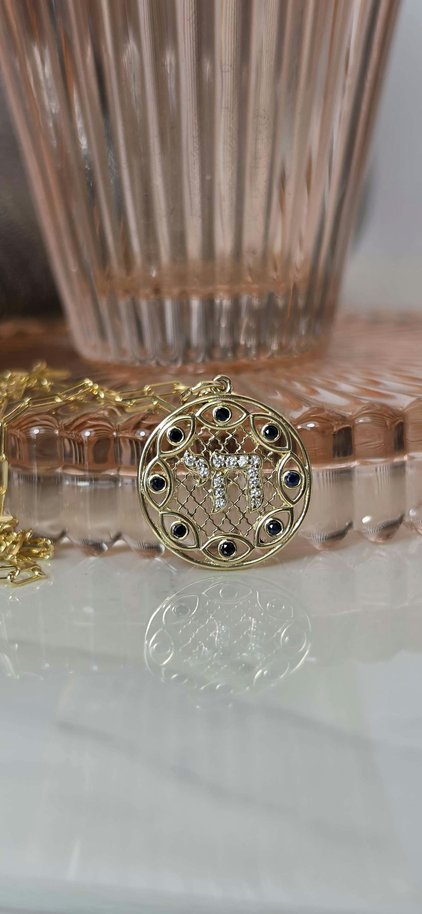 Hai eye round pendant 14k gold set with natural sapphires and cvd diamonds 