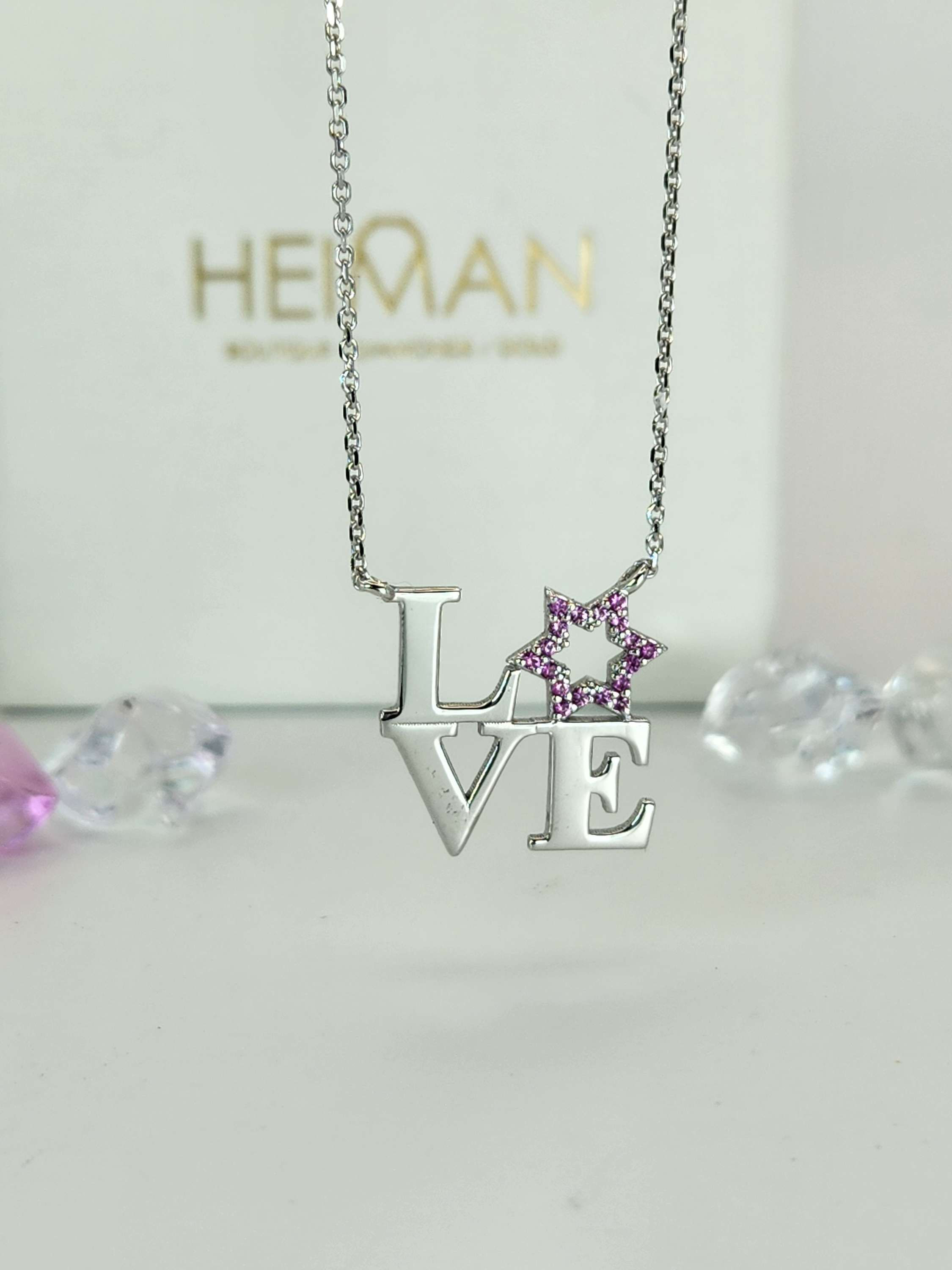 שרשרת Love עם מגן דוד משובצת אבני ספיר ורודות בזהב לבן 14 קראט