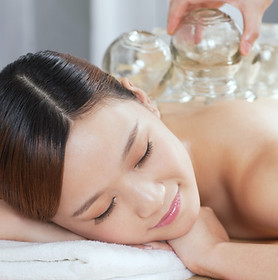 .a Chinese Medicine Cupping Of The Young Lady..jpg