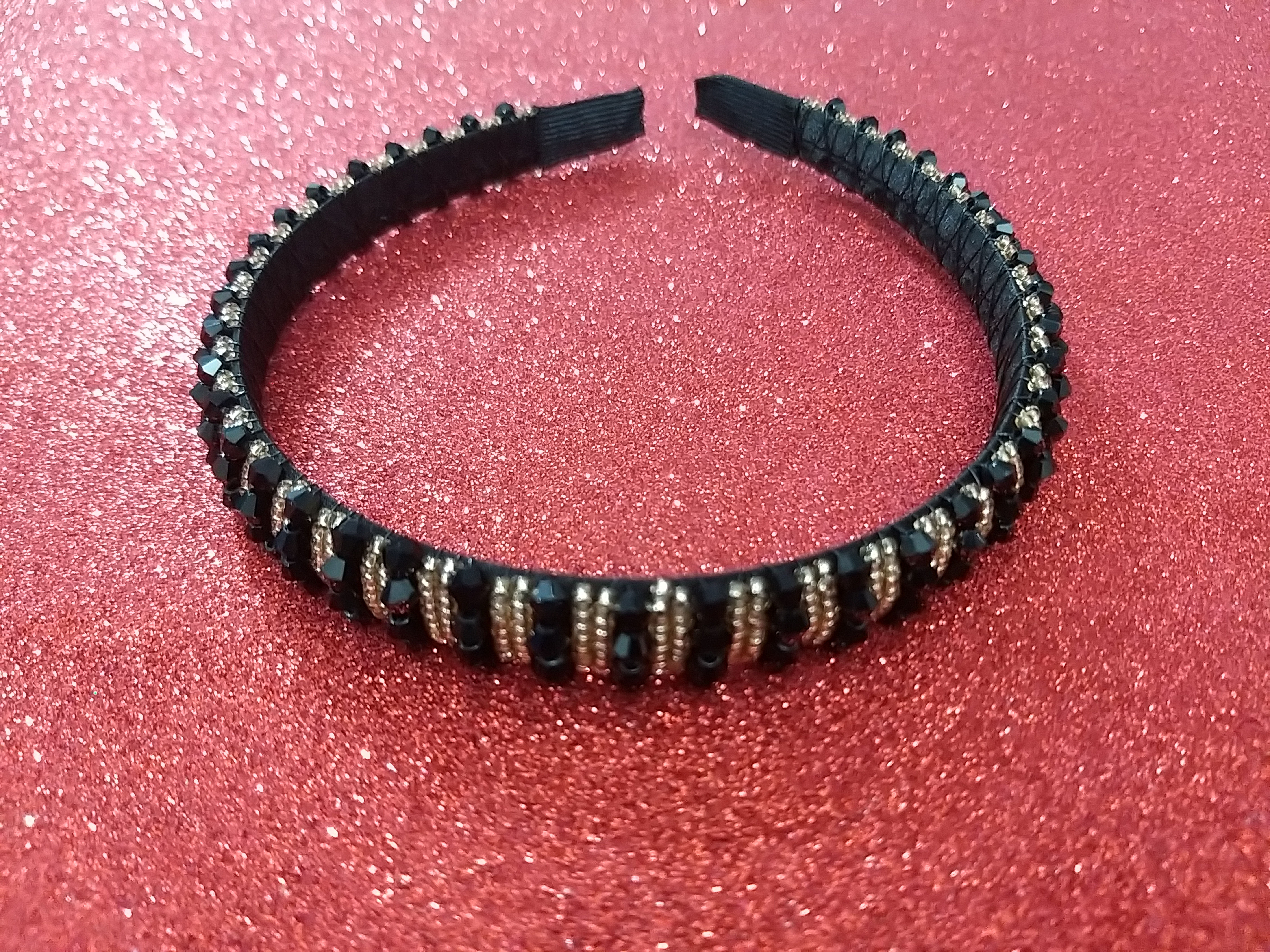 Tiara de cabelo de decoração cristal em PRETO E DOURADO