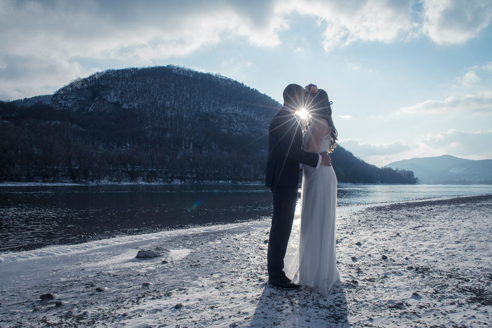 Bride and groom kissing at Danube bend on their elopement Day