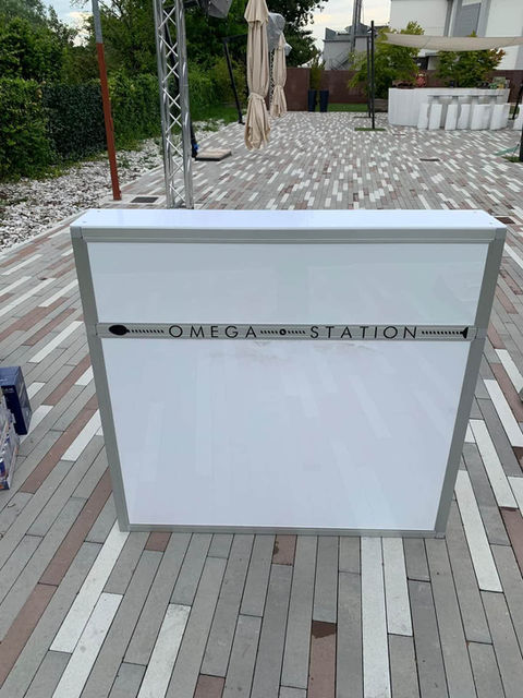 Postazione cocktail in acciaio inox con ruote con freni, spruzzabicchieri e barmat in acciaio inox