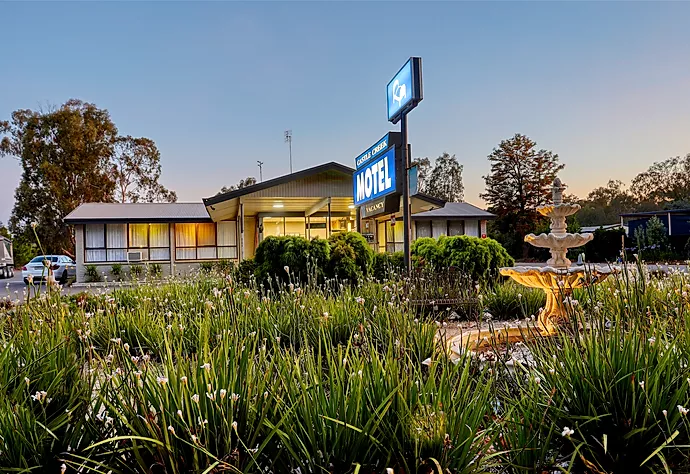 Castle Creek Motor Inn