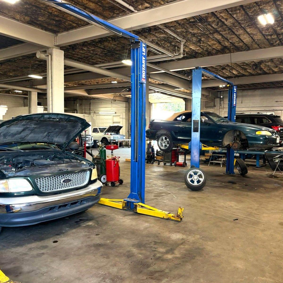 Service floor with lifts