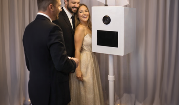 professional DSLR photobooth with studio lighting and umbrella diffuser at a luxury wedding event