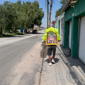 La fe que camina: el peregrinar de Manuel Herrera por Celaya hacia San Juan de los Lagos, Jalisco.