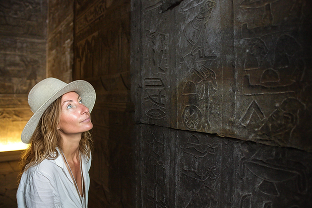 ginny8492_a_professional_photo_of_a_female_tourist_looking_at_f5e9efb8-d930-49c4-ba2d-e679