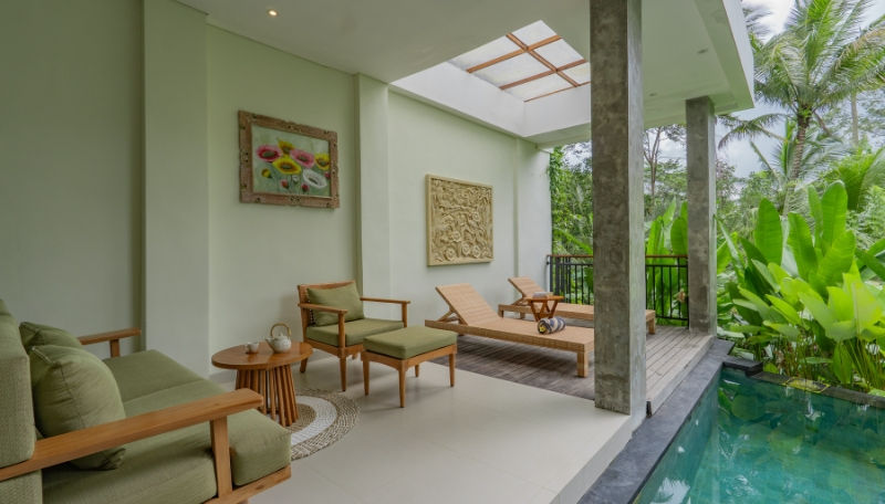 One Bedroom Suite Villa ( balcony).jpg