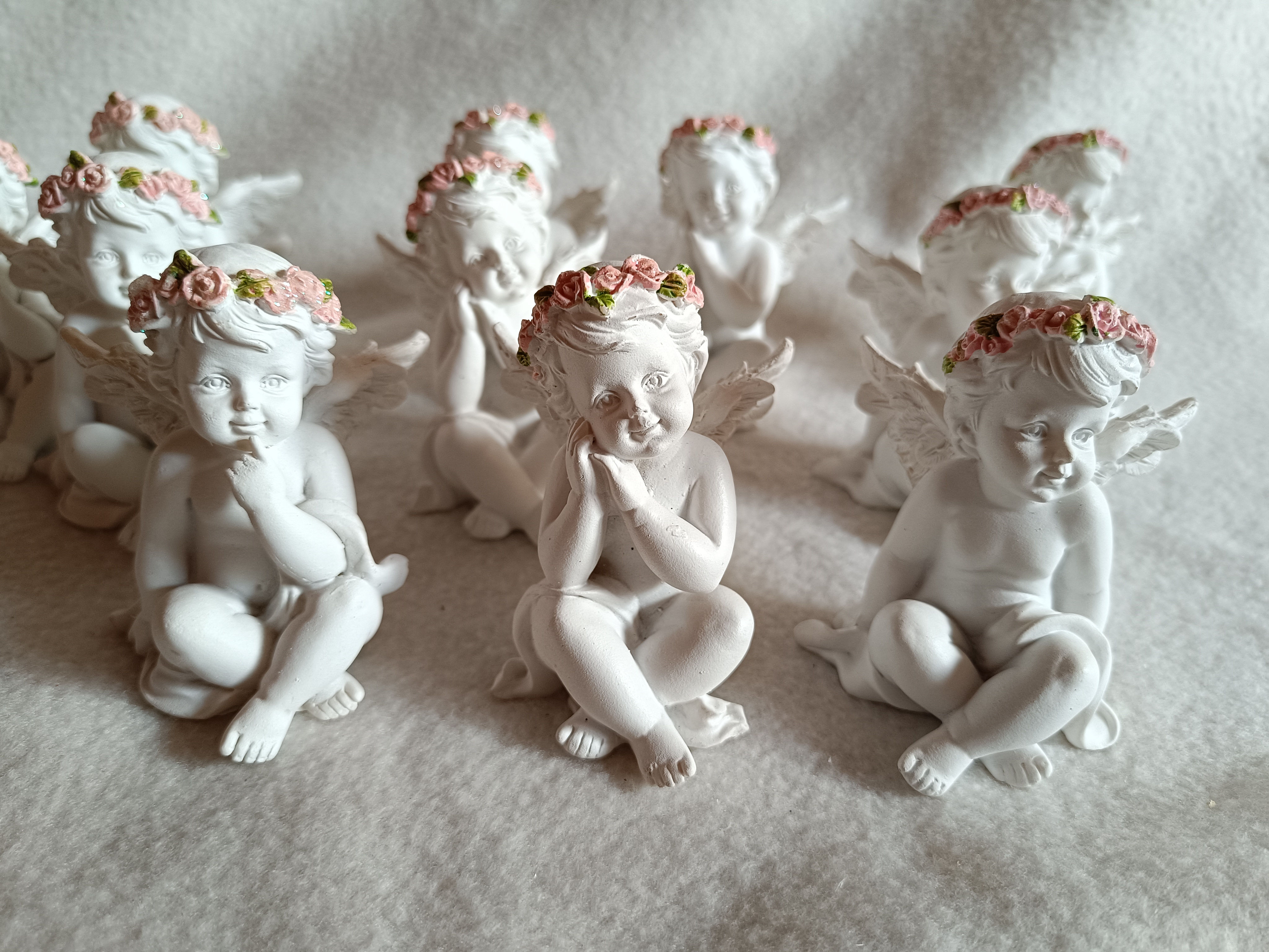 Deko Figur Engel Engelchen mit Rosenhaarkranz sitzend 7,5cm NEU