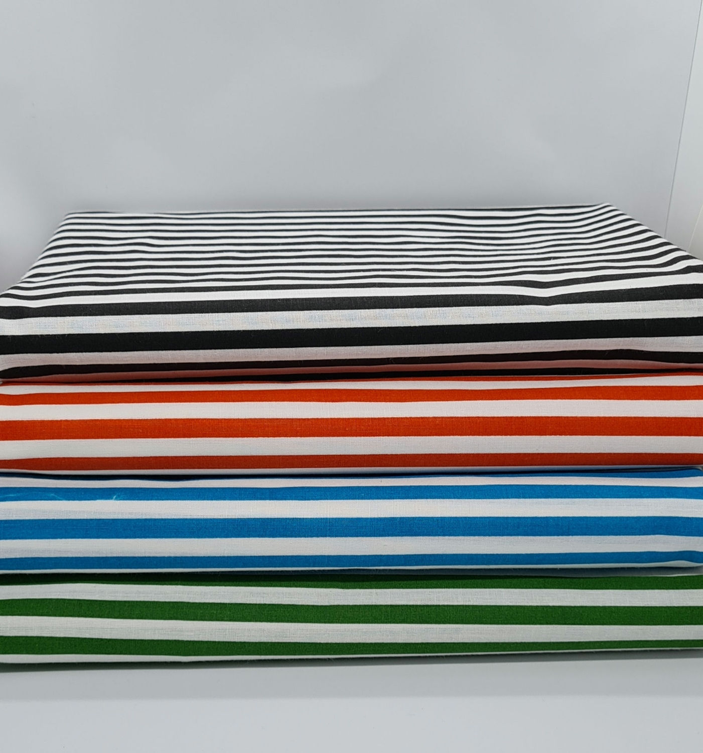This are beautiful stripes bedsheets