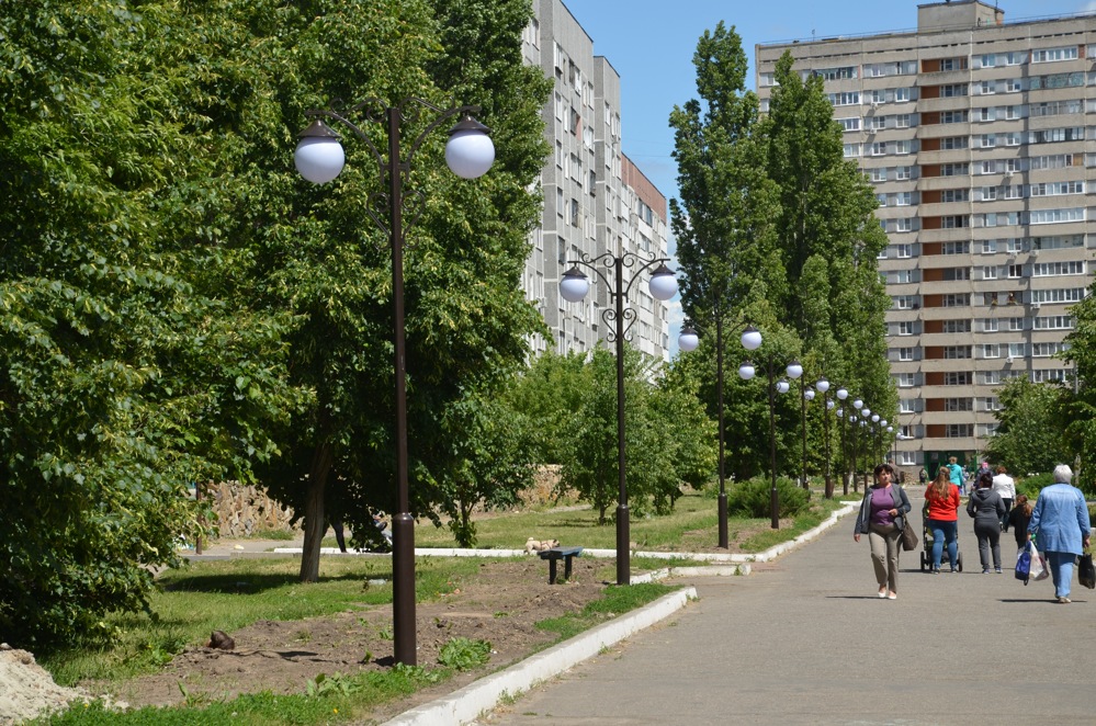 Курчатова шестой микрорайон. Строителей 6 курчатов. Курчатов набережная 13. Улица энергетиков 20б курчатов. Дом быта курчатов.