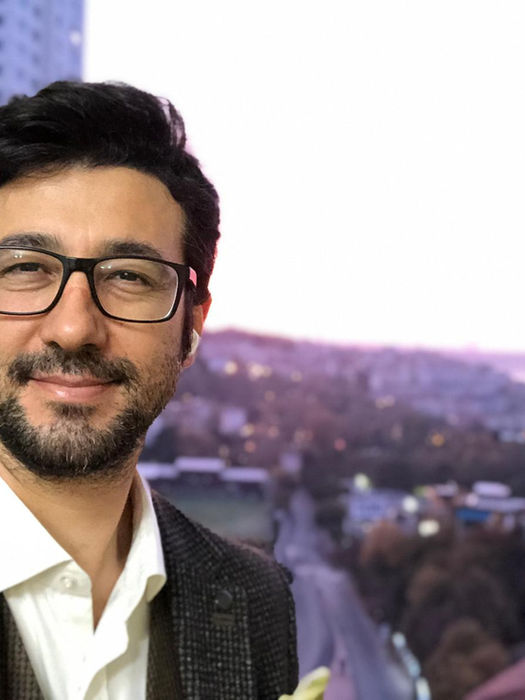 Prof. Dr. Suleyman Tas during a professional media interview