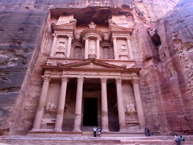 Petra, uma das 07 maravilhas do mundo e também um dos locais bíblicos