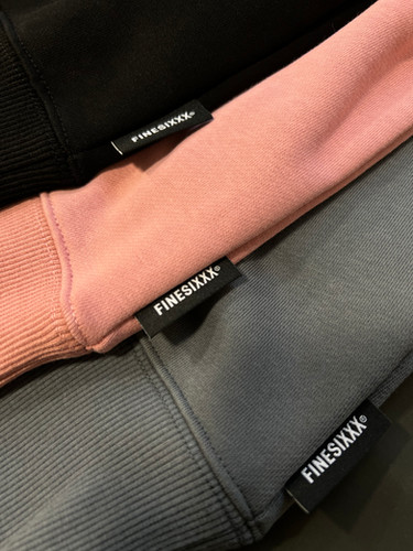 トレードマーク/suite TRADE MARK EMBROIDERY SWEAT - BLUE GRAY | FINESIXXX