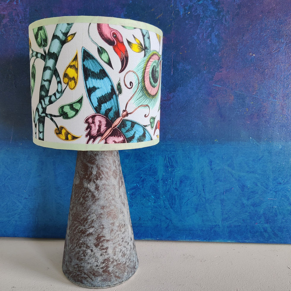 Thumbnail: Kameleon hanglamp - Animalia Rousseau - Emma J Shipley